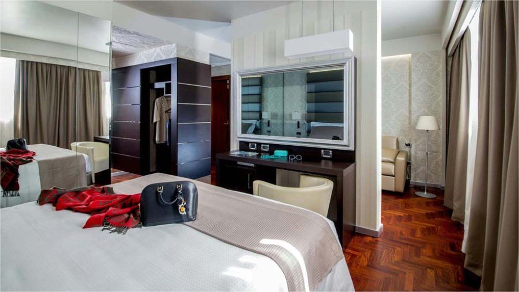 Enea Hotel Помеция Экстерьер фото