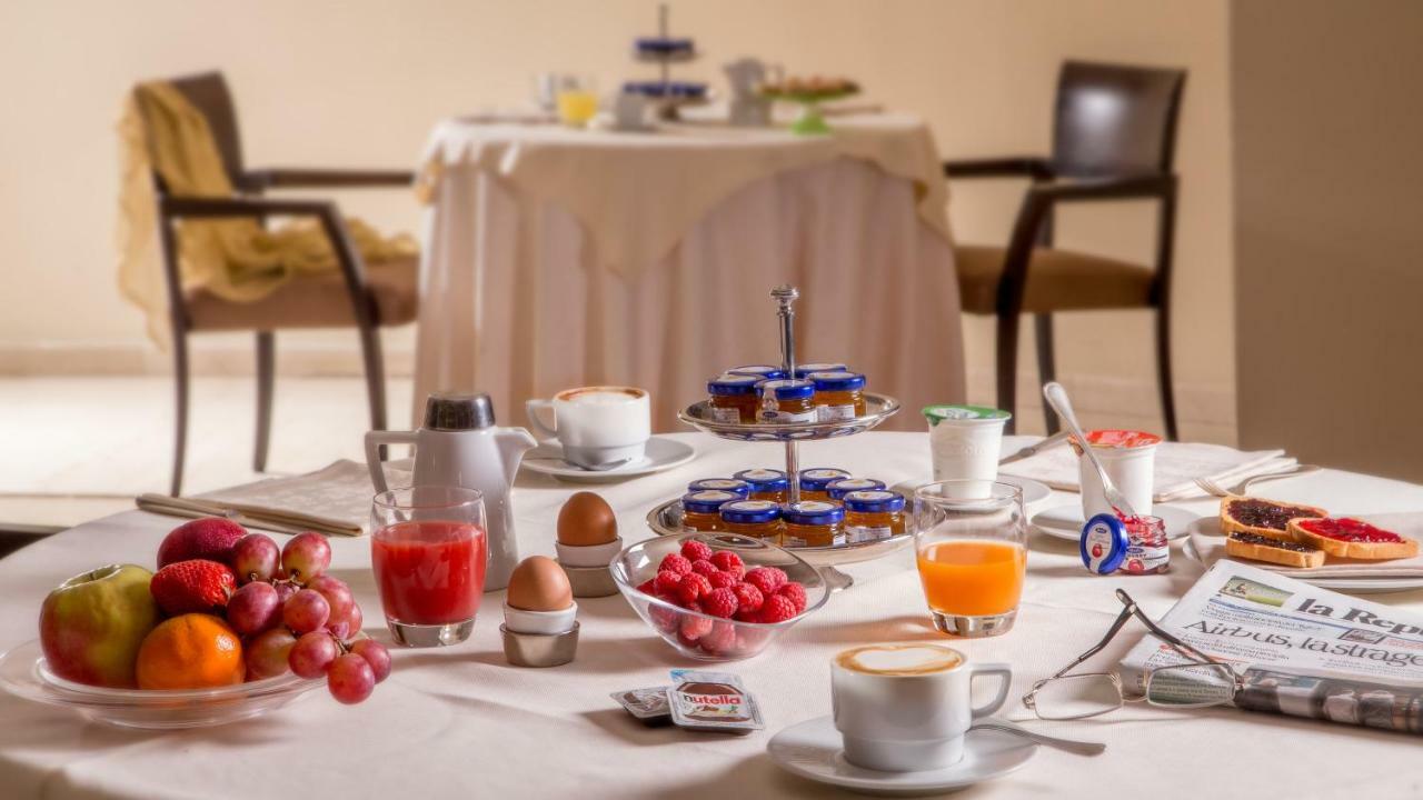 Enea Hotel Помеция Экстерьер фото